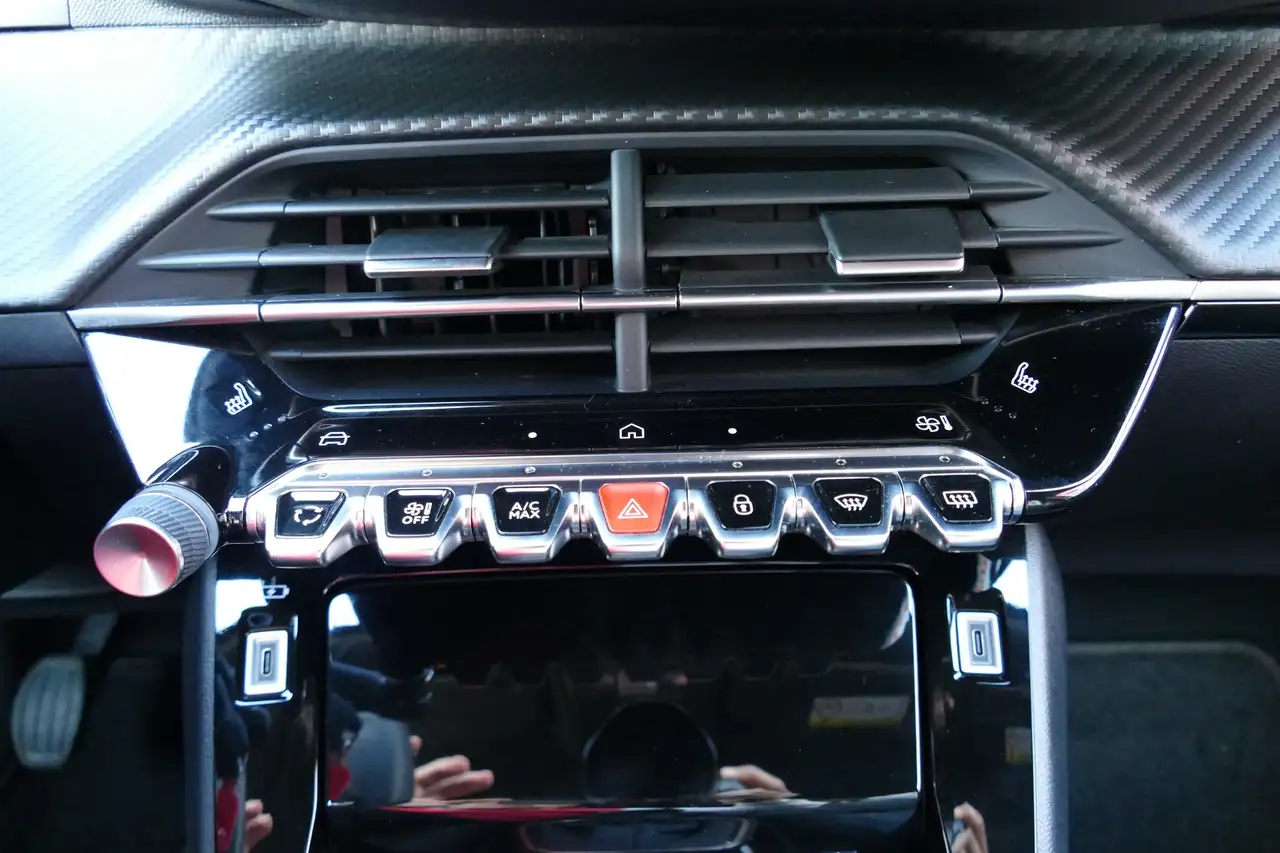 Peugeot 2008 1.2 PureTech Allure LED Digitales Cockpit — Vehicle gallery 14