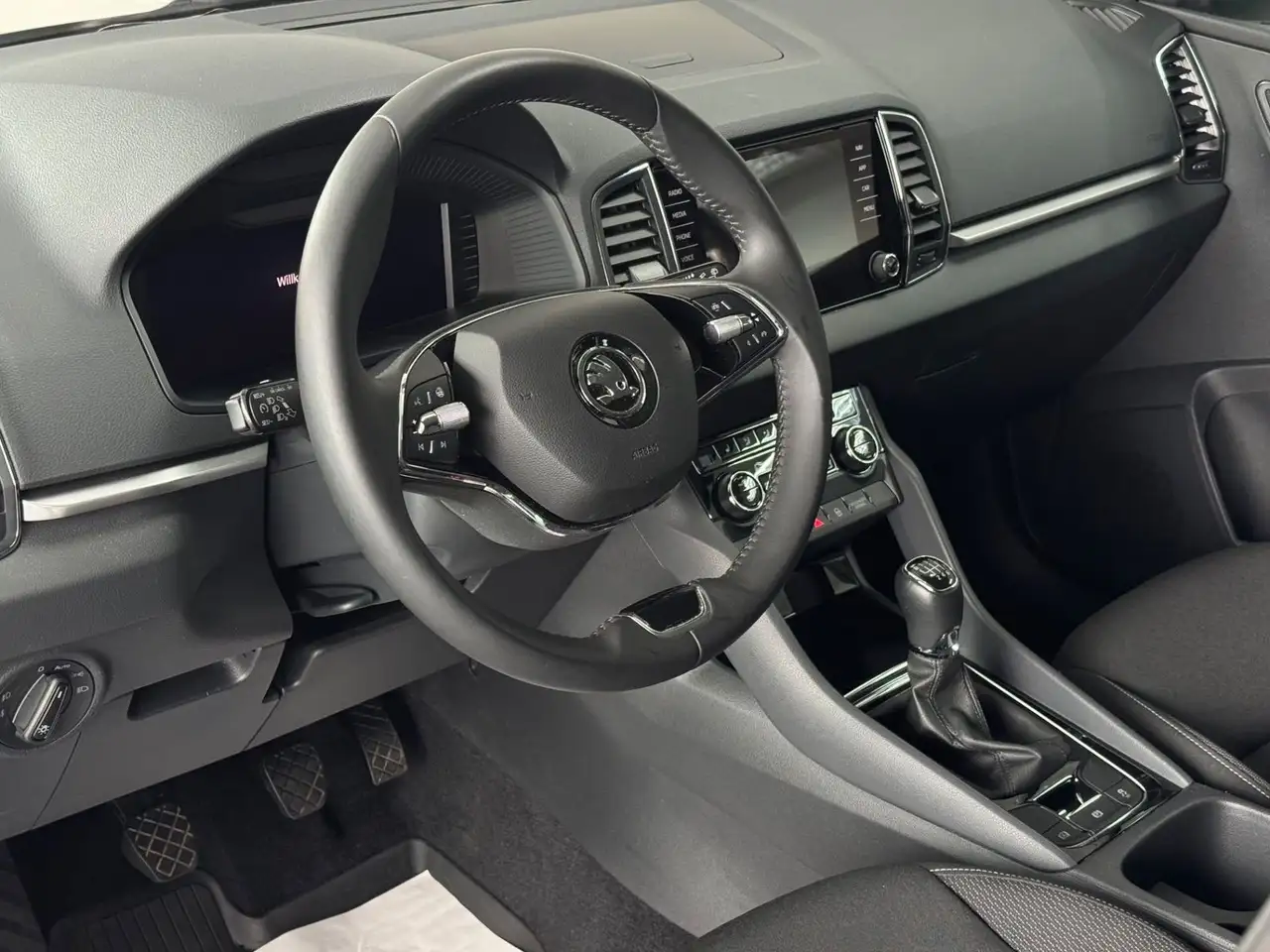 Skoda Karoq 1.5 TSI ACT Ambition OPF LED NAVI KAM — Vehicle gallery 6