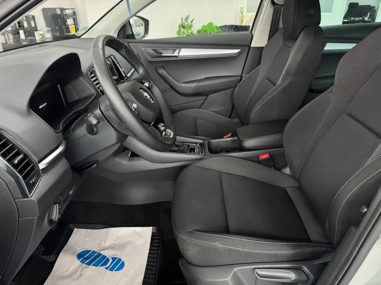Skoda Karoq 1.5 TSI ACT Ambition OPF LED NAVI KAM — Vehicle gallery 8