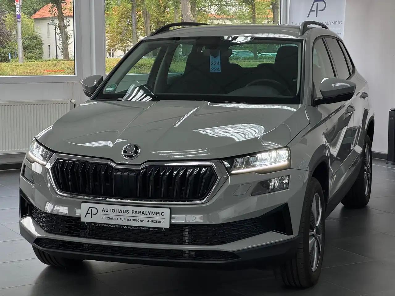 Skoda Karoq 1.5 TSI ACT Ambition OPF LED NAVI KAM — Vehicle gallery 3