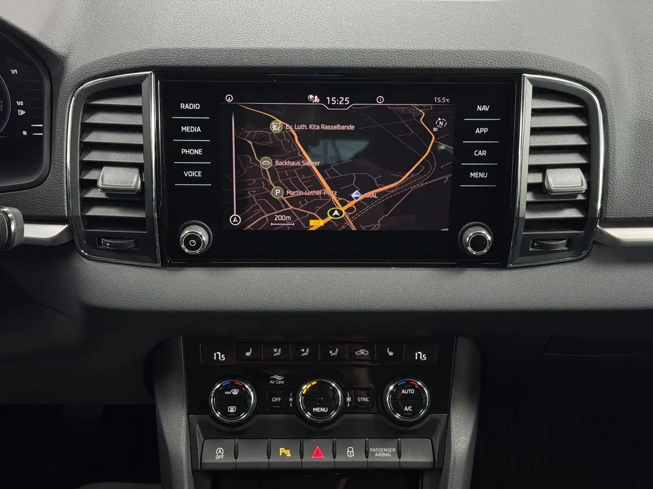 Skoda Karoq 1.5 TSI ACT Ambition OPF LED NAVI KAM — Vehicle gallery 9
