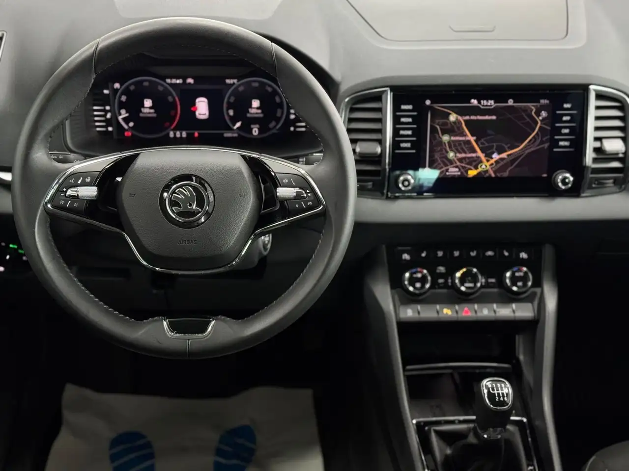 Skoda Karoq 1.5 TSI ACT Ambition OPF LED NAVI KAM — Vehicle gallery 7