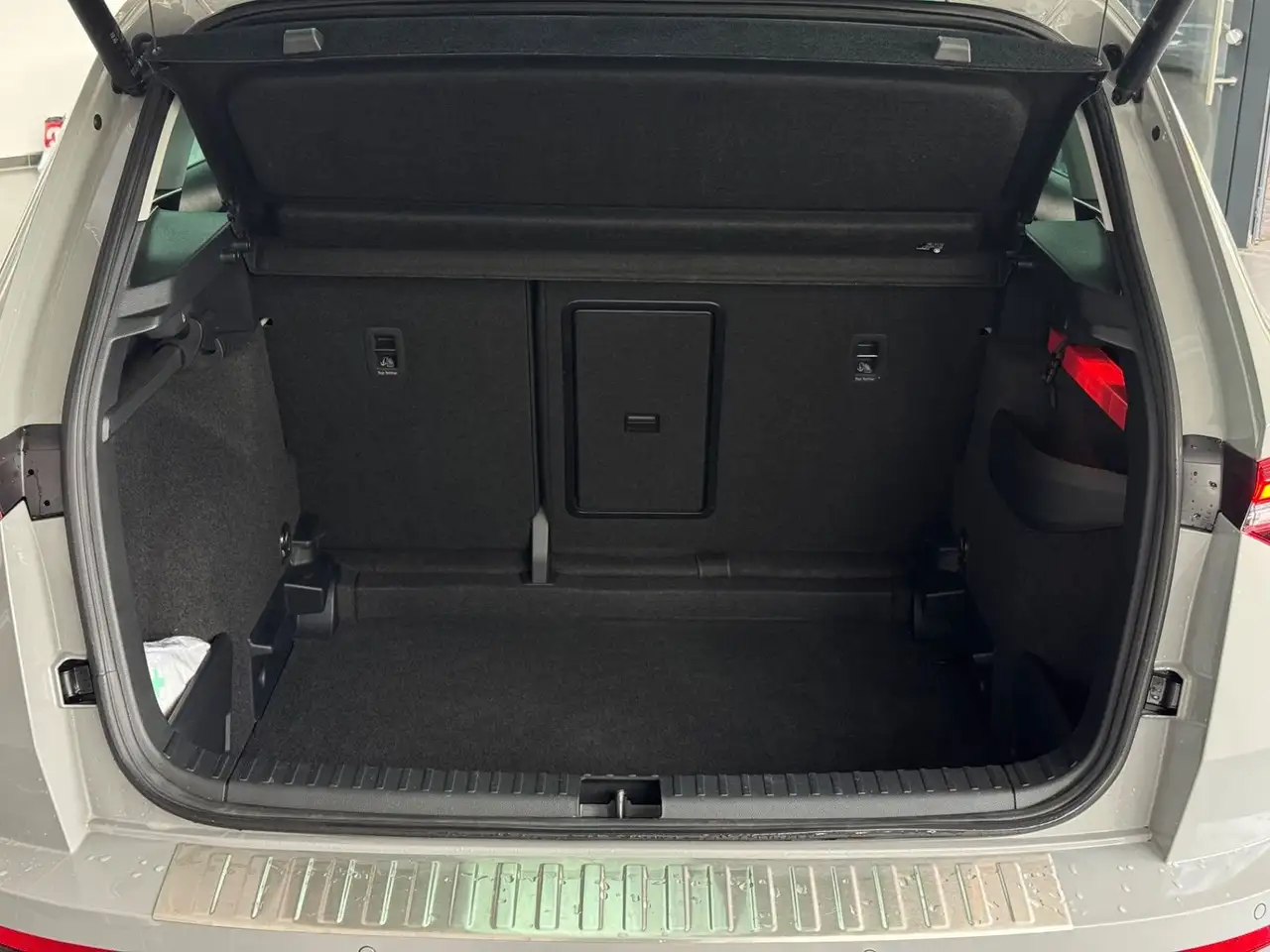 Skoda Karoq 1.5 TSI ACT Ambition OPF LED NAVI KAM — Vehicle gallery 12