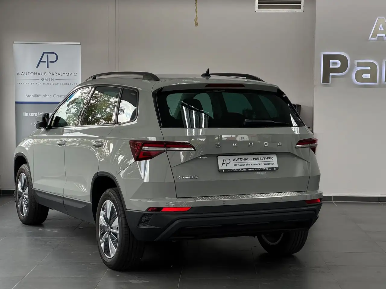 Skoda Karoq 1.5 TSI ACT Ambition OPF LED NAVI KAM — Vehicle gallery 4