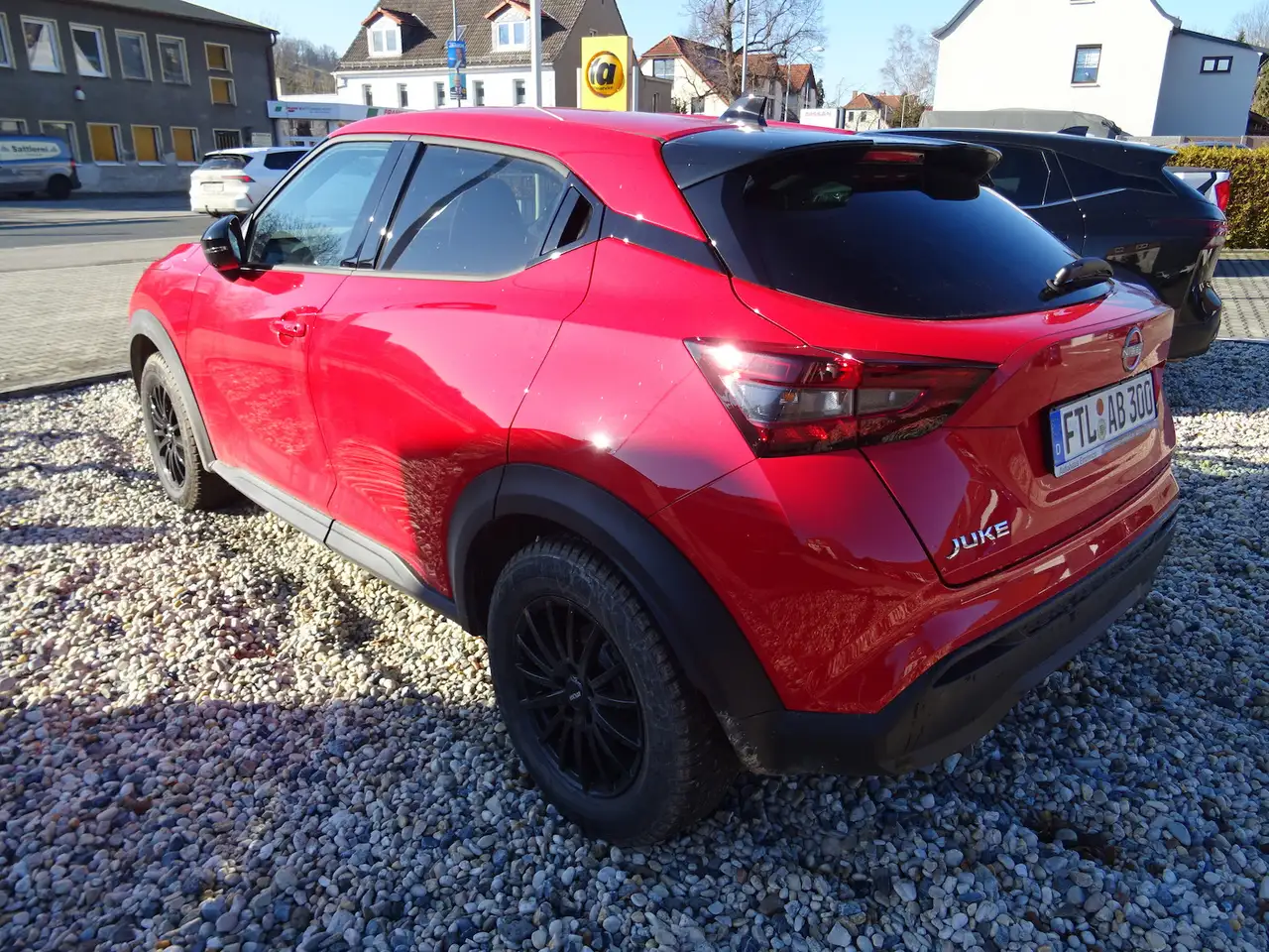 Nissan Juke N-Connecta Tech Winter — Vehicle gallery 3