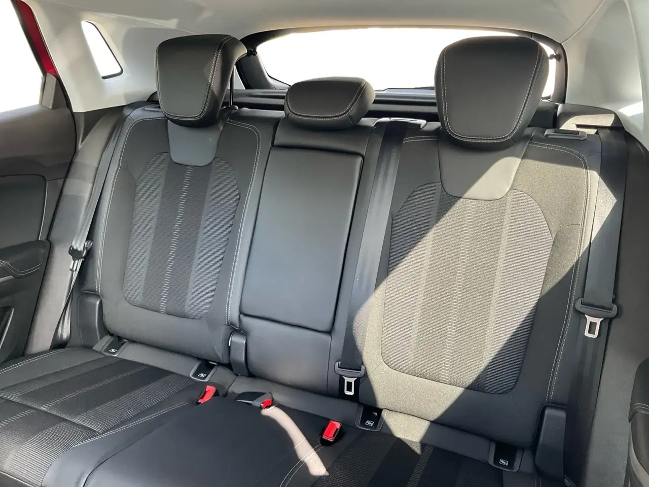 Opel Grandland 1.2 Allwetterreifen, Anhängerkupplung — Galería del vehículo 15