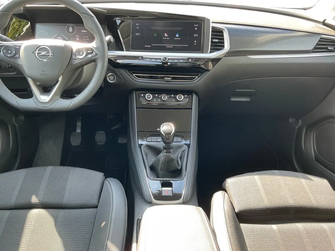 Opel Grandland 1.2 Allwetterreifen, Anhängerkupplung — Galería del vehículo 13