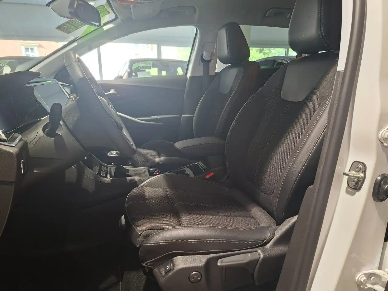 Opel Grandland 1.2 Turbo GS Line LED+Navi+SHZ+360+LM — معرض صور السيارة 11