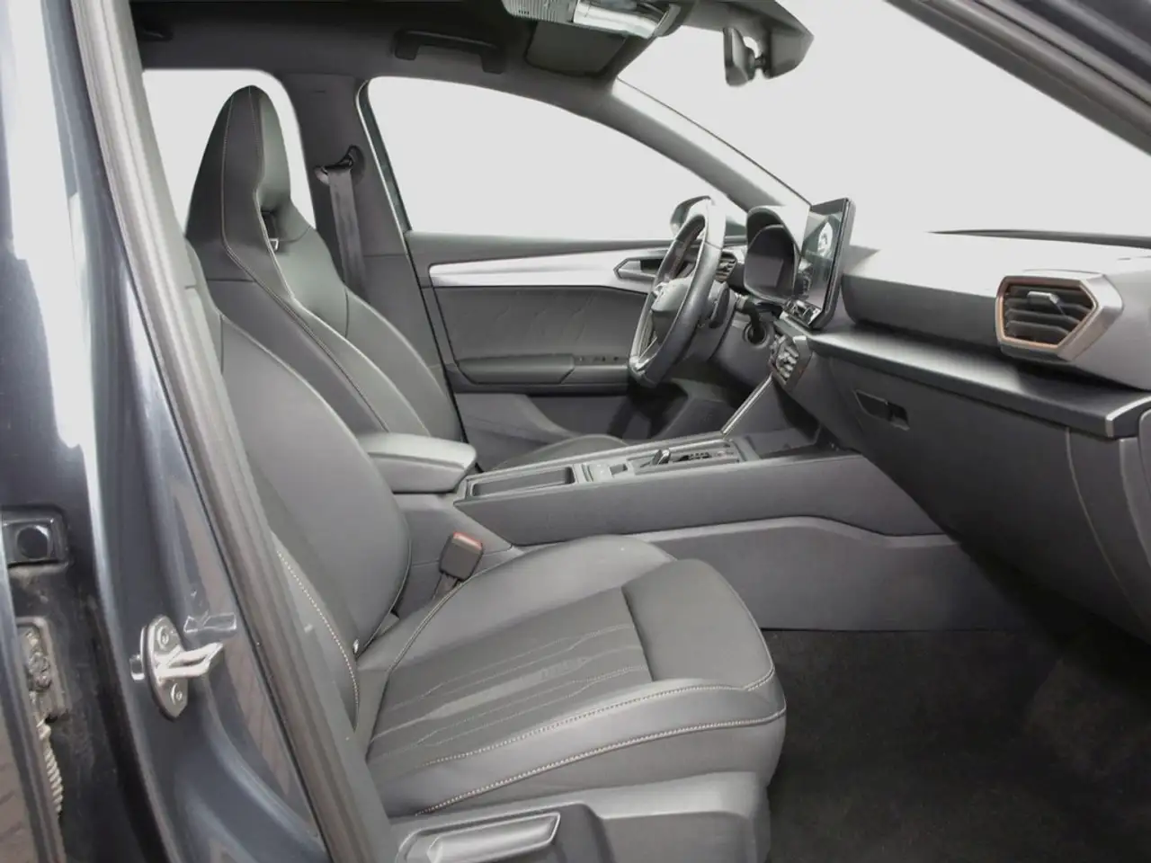 CUPRA Leon Sportstourer VZ 2.0 TSI 19" AHK BEATS Navi+VC L... — Galerie du véhicule 8