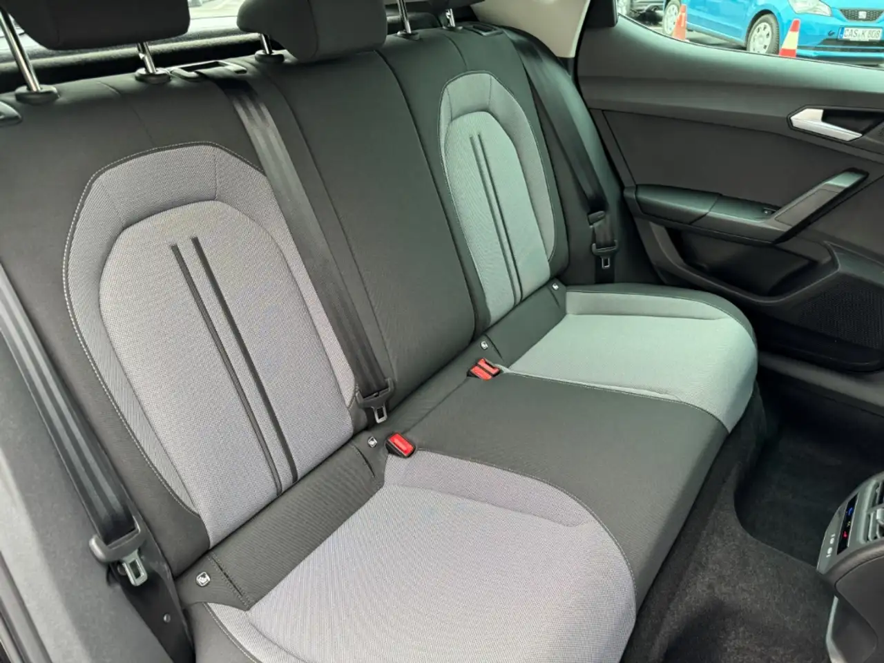 SEAT Leon 1.0 eTSI DSG Style Edition AHK ParkAssist Shz Full — Galerie du véhicule 9