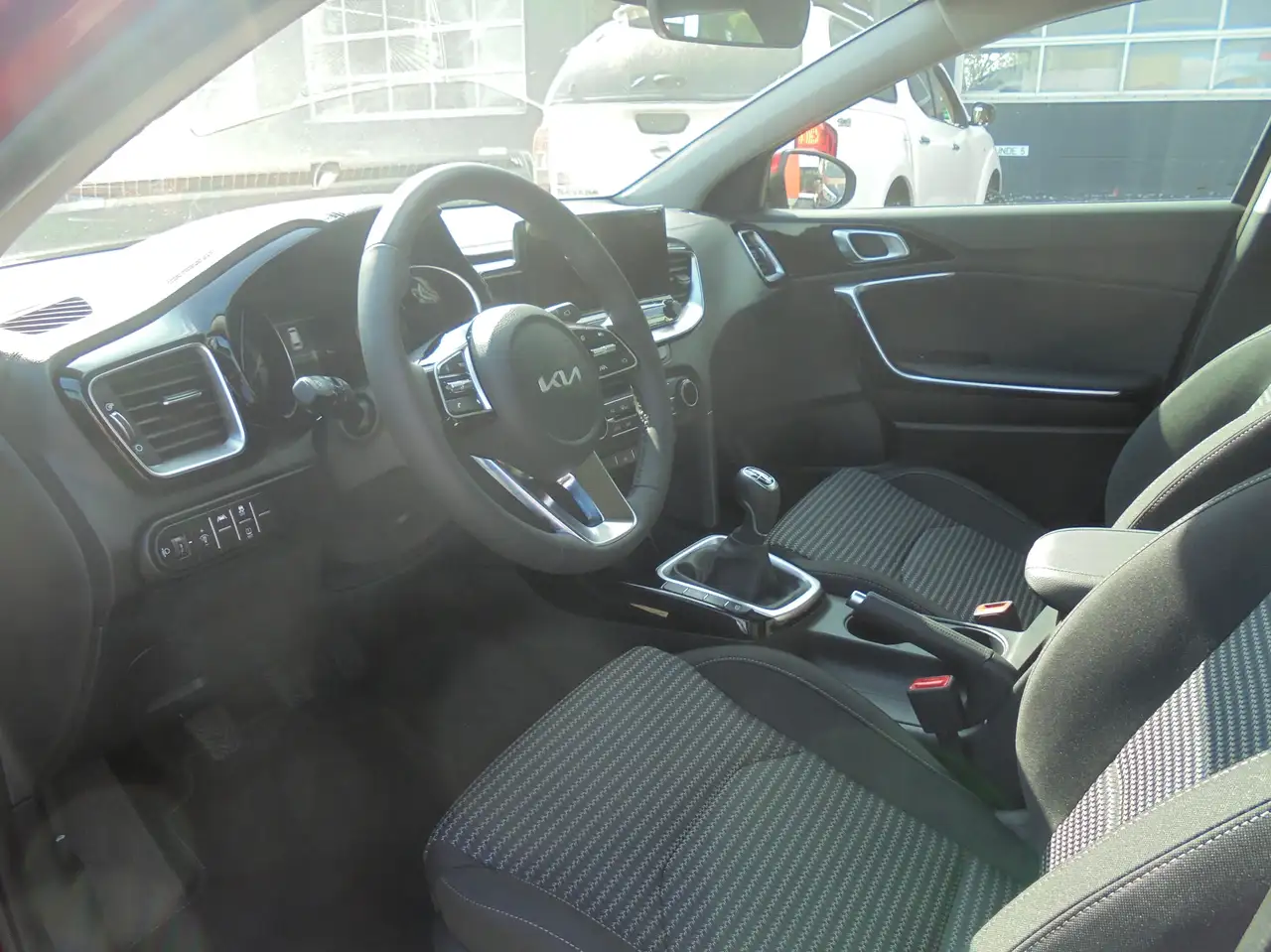 Kia Ceed SW / cee'd SW 1.0 T-GDI Vision 6MT 100PS Komfort+ — معرض صور السيارة 8