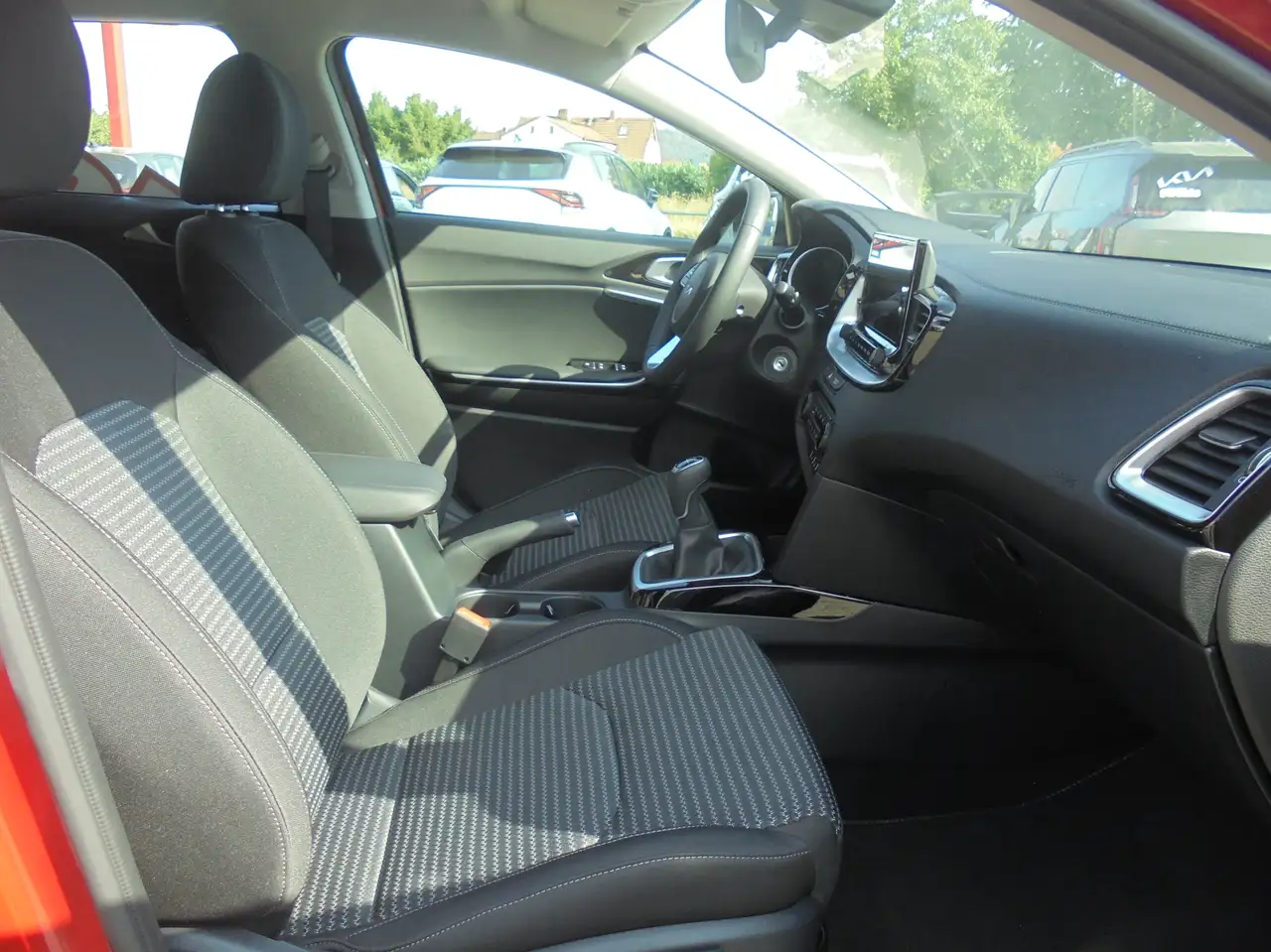 Kia Ceed SW / cee'd SW 1.0 T-GDI Vision 6MT 100PS Komfort+ — معرض صور السيارة 9