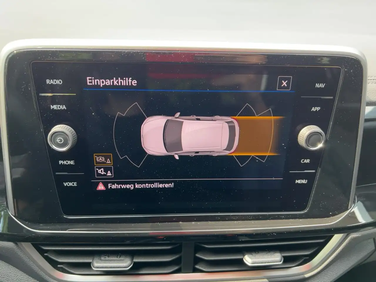 Volkswagen T-Roc R-Line 1.0 TSI Sitzheizung CarPlay PDC — Galería del vehículo 19