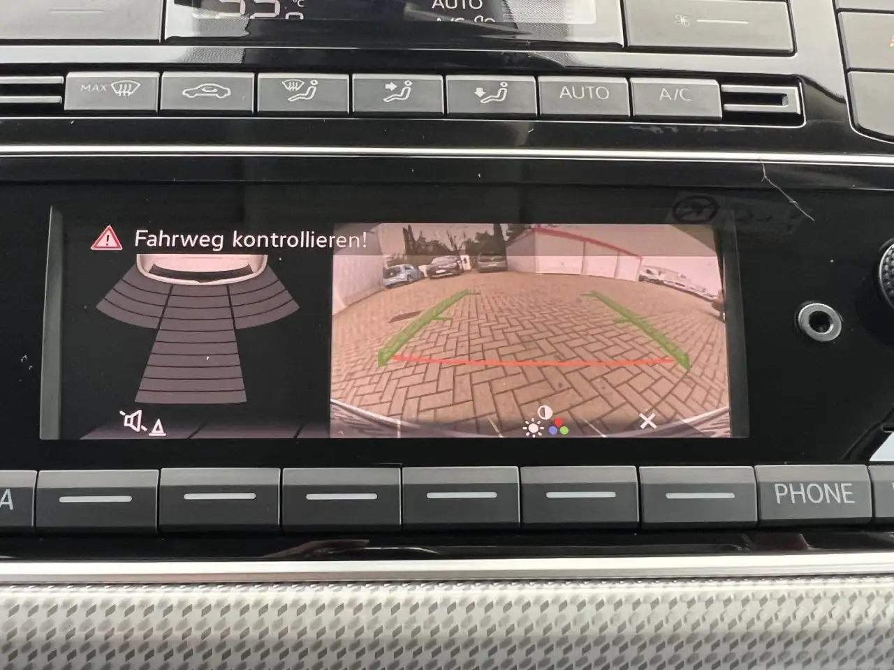 Volkswagen e-up! ! Edition Automatik KAMERA, SITZH, EPH, GRA Klima — معرض صور السيارة 13