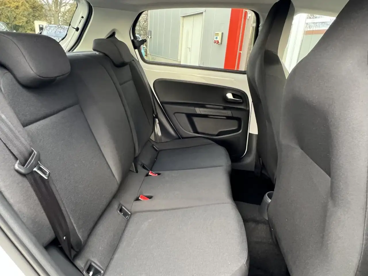 Volkswagen e-up! ! Edition Automatik KAMERA, SITZH, EPH, GRA Klima — معرض صور السيارة 14