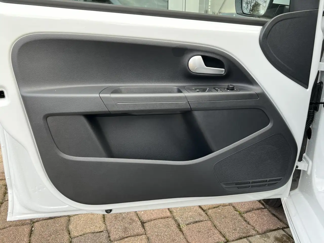 Volkswagen e-up! ! Edition Automatik KAMERA, SITZH, EPH, GRA Klima — معرض صور السيارة 10