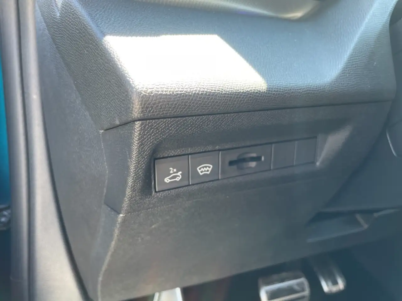 Peugeot 408 GT PureTech 130 EAT8 AHK-abnehmbar Navi Memory Sit — Galería del vehículo 20