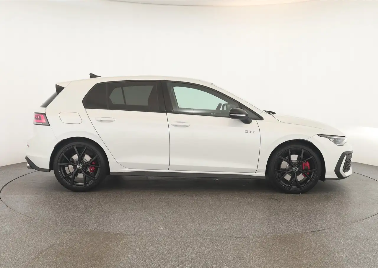 Volkswagen Golf GTI DSG Black IQ.LIGHT Pano HUD HarmanK 19" — Vehicle gallery 4