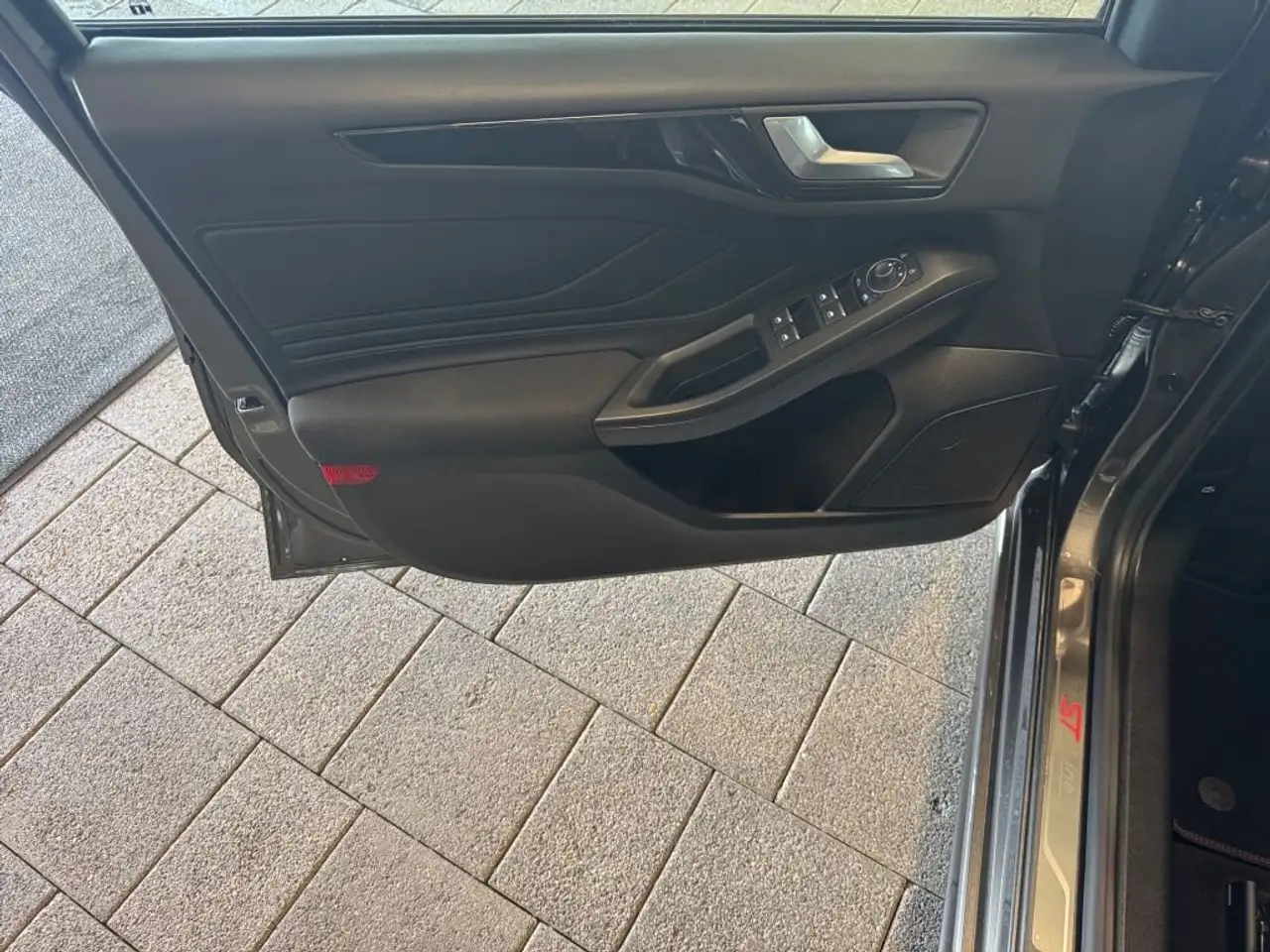 Ford Focus Turnier 1.0 EcoBoost Hybrid ST-LINE X — Vehicle gallery 9