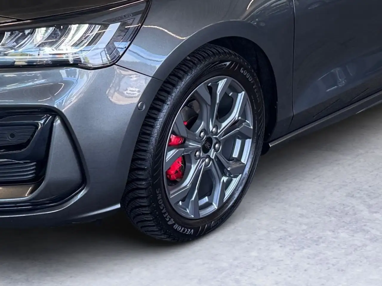 Ford Focus Turnier 1.0 EcoBoost Hybrid ST-LINE X — Vehicle gallery 6