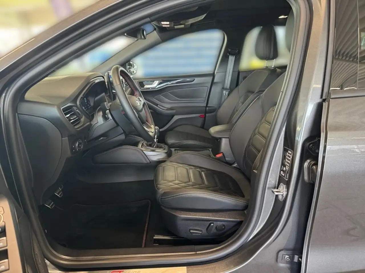 Ford Focus Turnier 1.0 EcoBoost Hybrid ST-LINE X — Vehicle gallery 7
