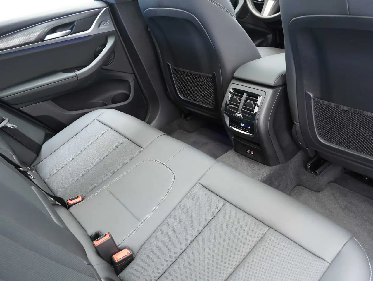 BMW X3 xDrive 20 i M Sport SHADOW/PANORAMA/AHK — Galería del vehículo 18