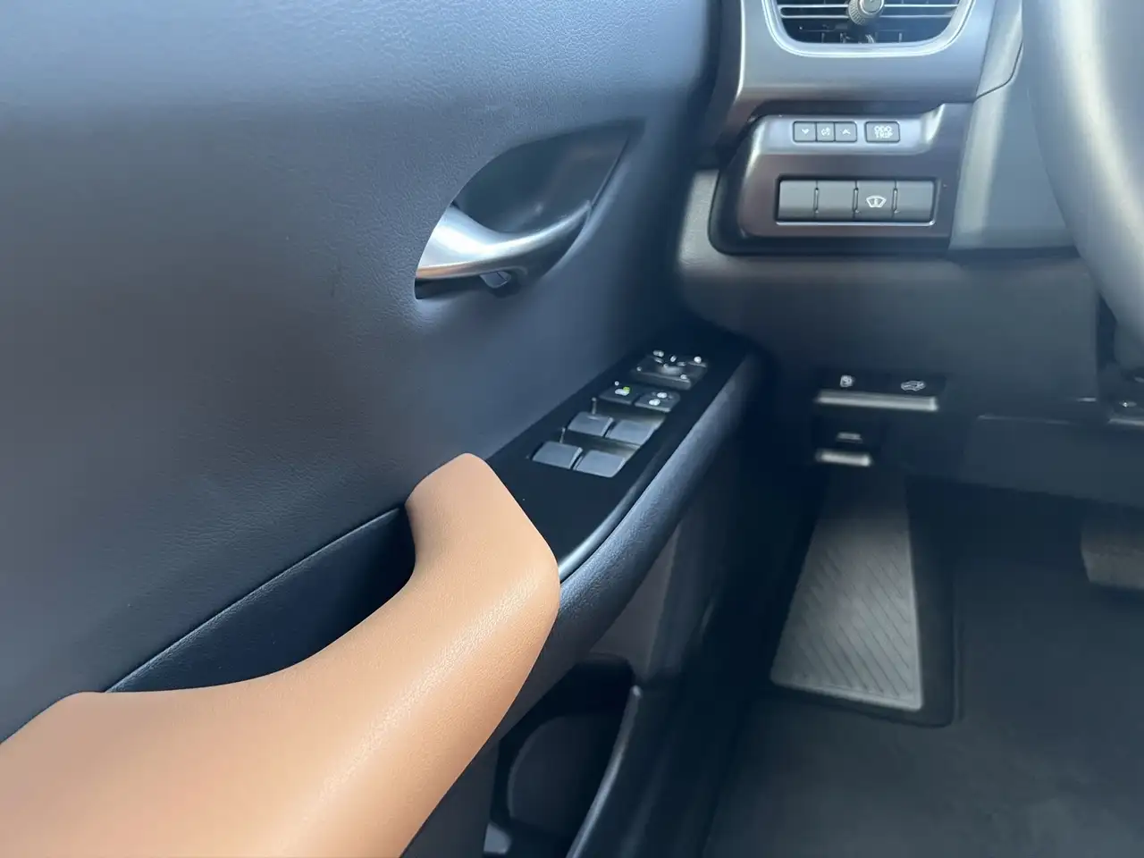 Lexus UX 250h 250h*EXECUTIVE*PANO*PREMIUM*1HD*PANO* HUD* — معرض صور السيارة 12