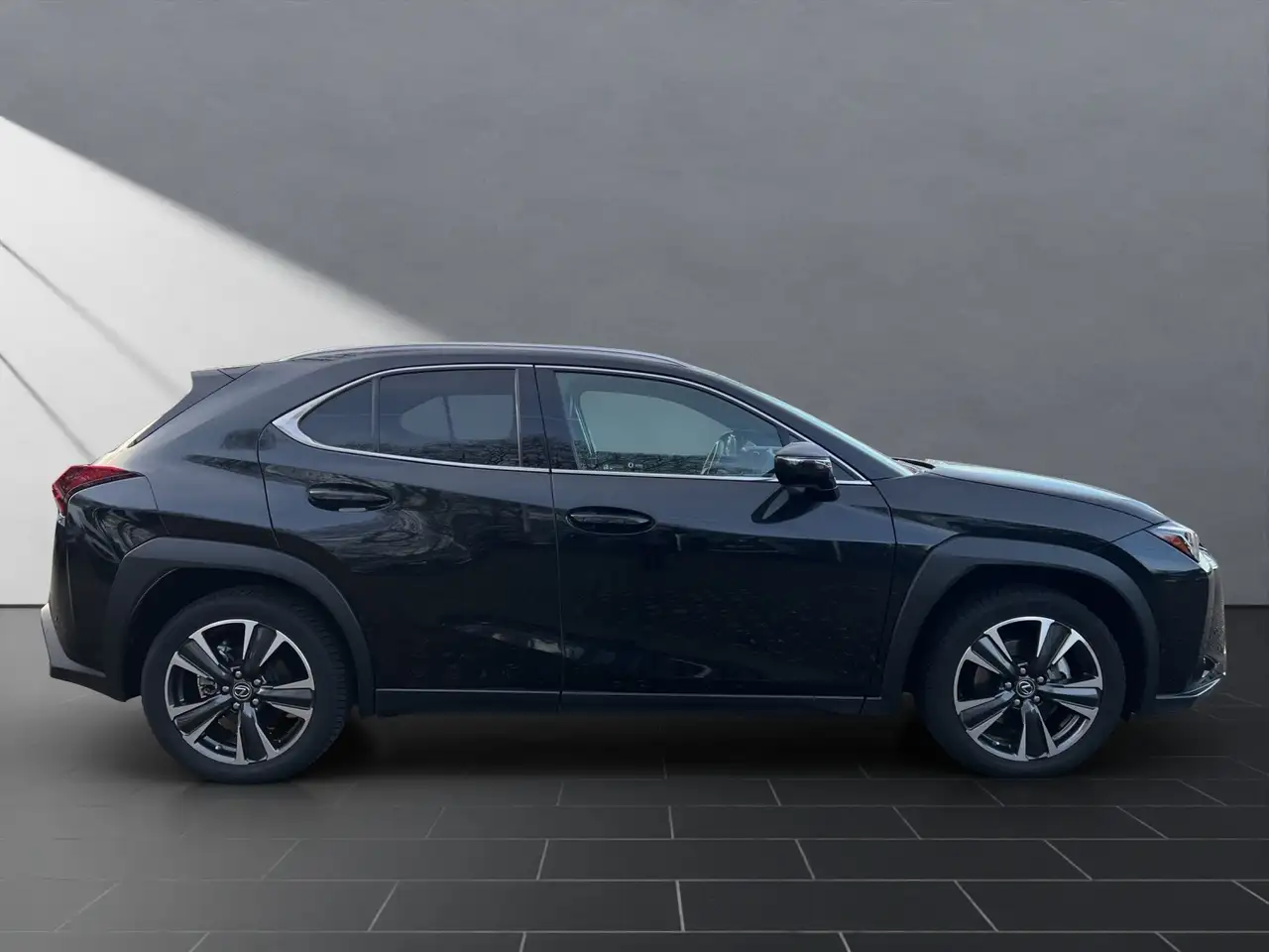 Lexus UX 250h 250h*EXECUTIVE*PANO*PREMIUM*1HD*PANO* HUD* — معرض صور السيارة 6