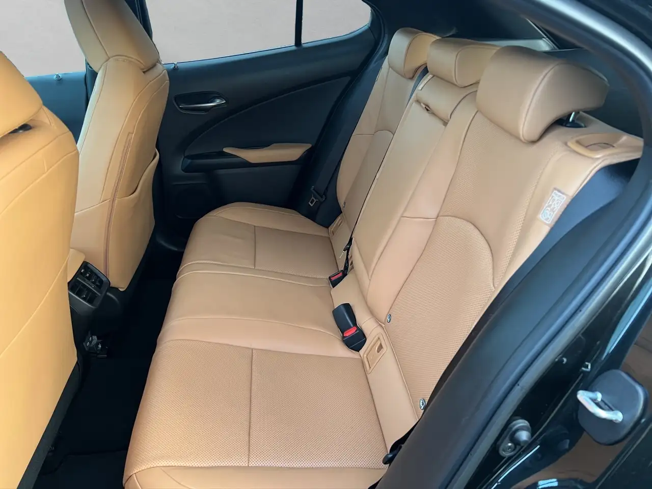 Lexus UX 250h 250h*EXECUTIVE*PANO*PREMIUM*1HD*PANO* HUD* — معرض صور السيارة 16