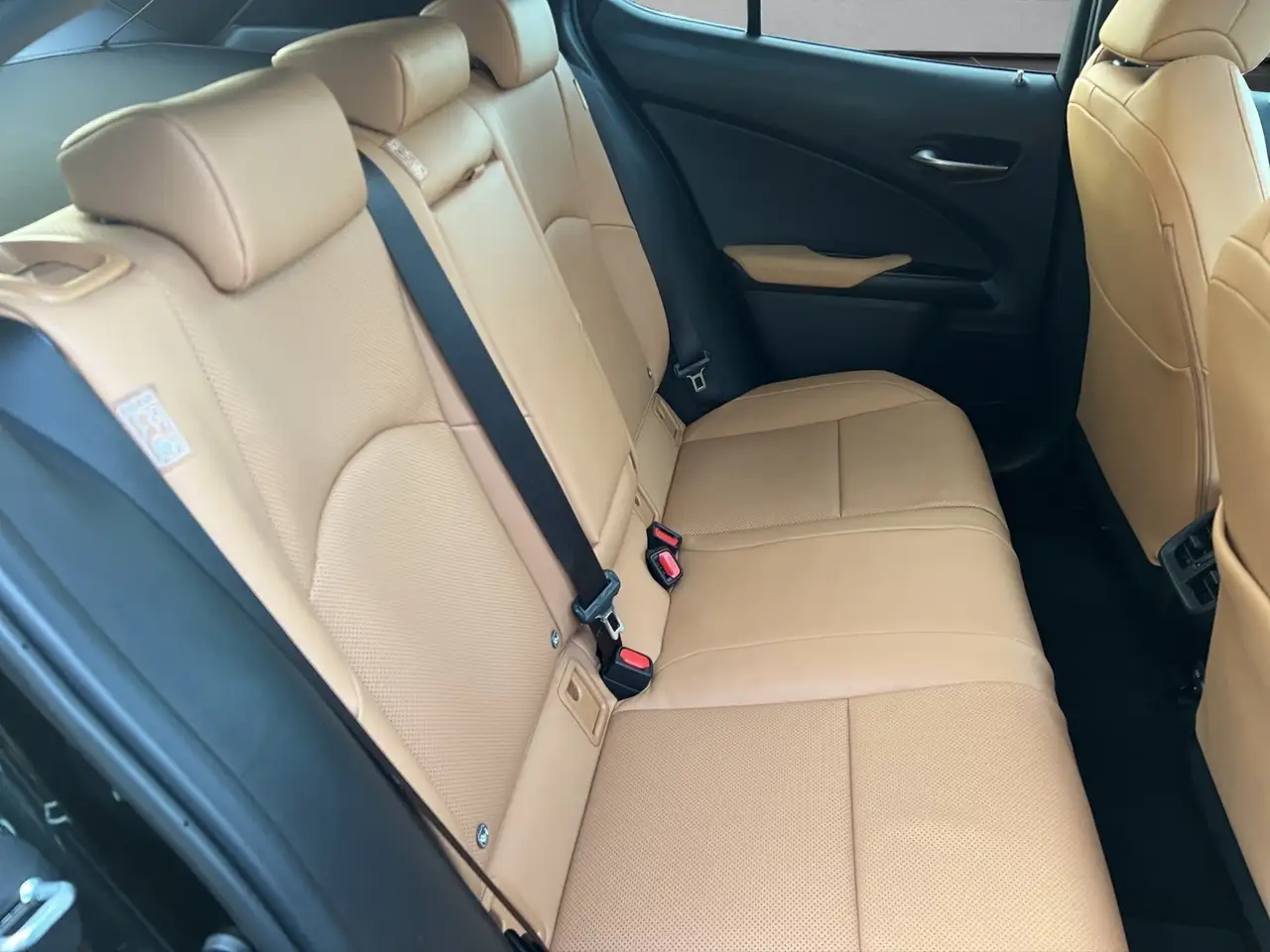 Lexus UX 250h 250h*EXECUTIVE*PANO*PREMIUM*1HD*PANO* HUD* — معرض صور السيارة 17