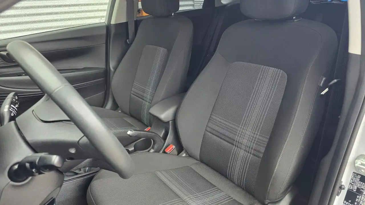 Hyundai i20 1.2 Select Virtual Navi DAB SHZ PDC Kamera — Galería del vehículo 8