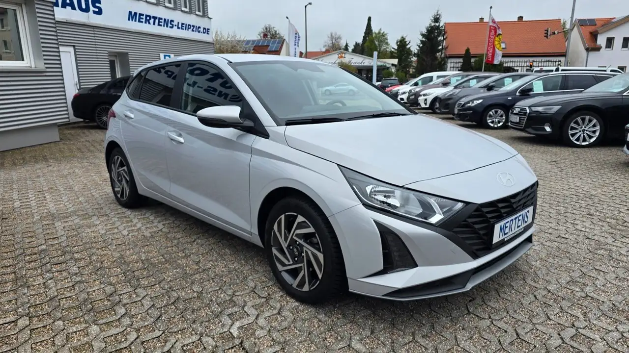 Hyundai i20 1.2 Select Virtual Navi DAB SHZ PDC Kamera — Galería del vehículo 6