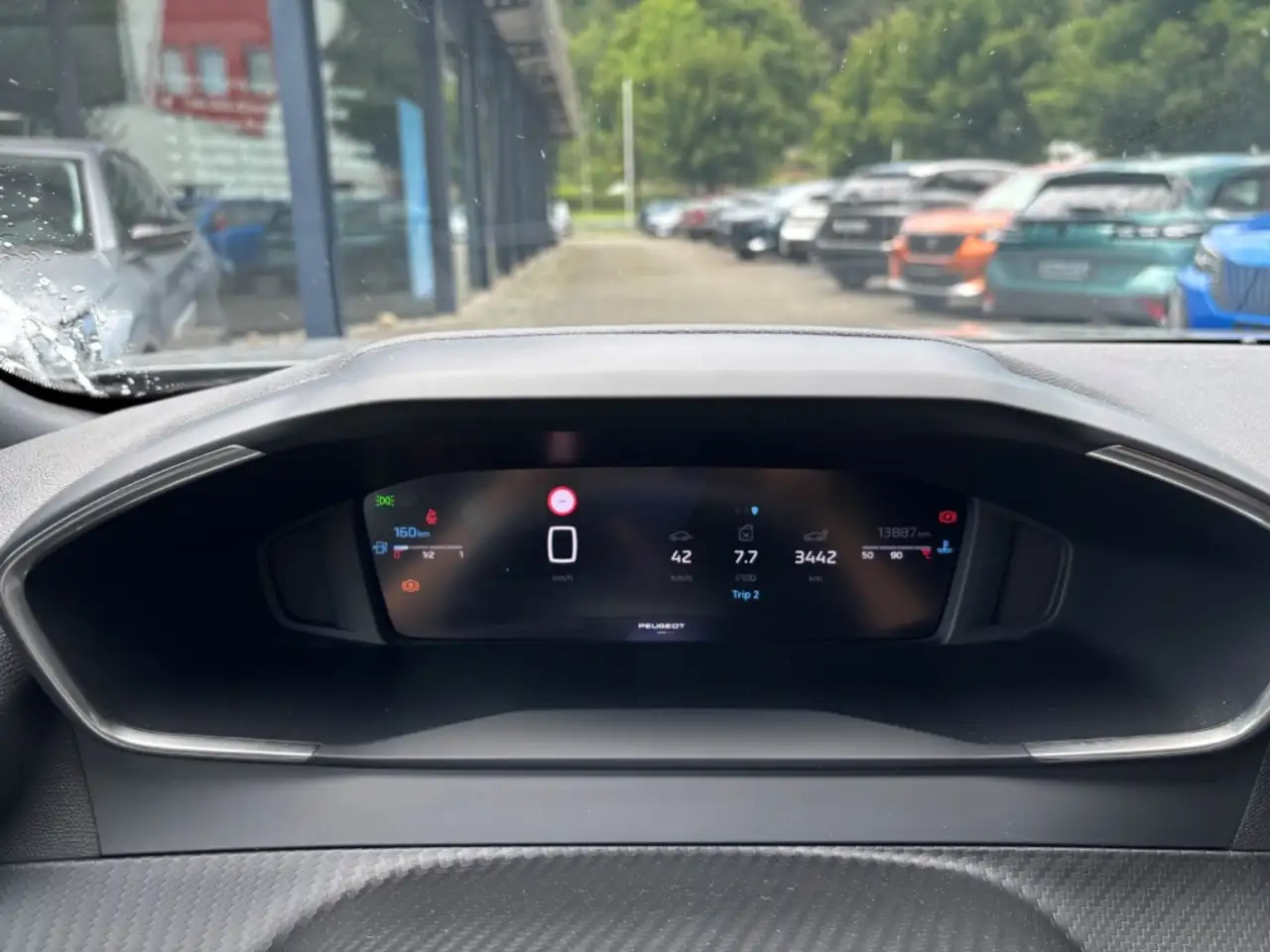 Peugeot 2008 Neuer Allure PureTech 100 DAB SITZHZG NAVI — Galerie du véhicule 11