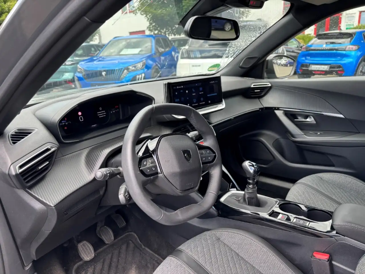 Peugeot 2008 Neuer Allure PureTech 100 DAB SITZHZG NAVI — Galerie du véhicule 10