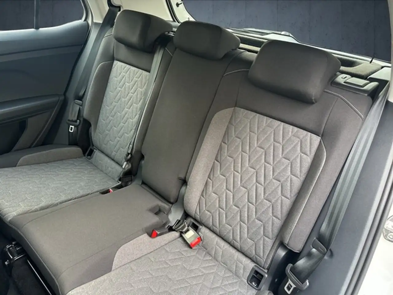 Volkswagen T-Cross 1.0 TSI Life LED ACC Sitzheizung Einparkhilfe — Vehicle gallery 15