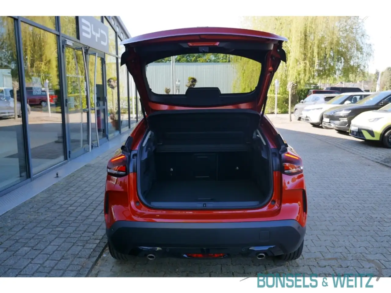 Citroen C4 PT 130 EAT8 SHINE HUD El. Panodach Navi 360 Kamera — Galería del vehículo 10