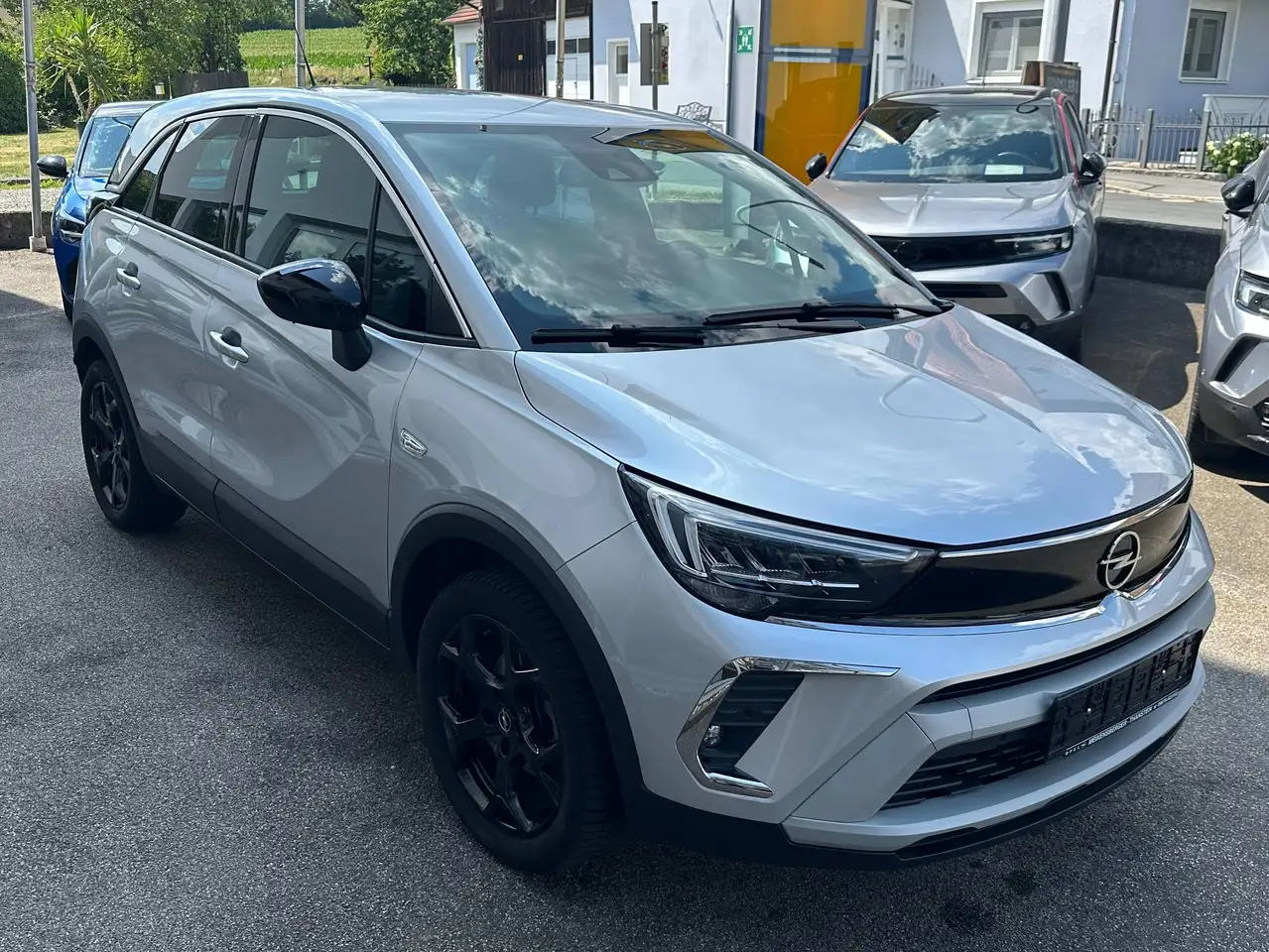 Opel Crossland Elegance Paket Anhängerkupplung Rückfahrkamera Navigationssystem Sitzheizung Lenkradheizung Frontscheibenheizung — Thanstein