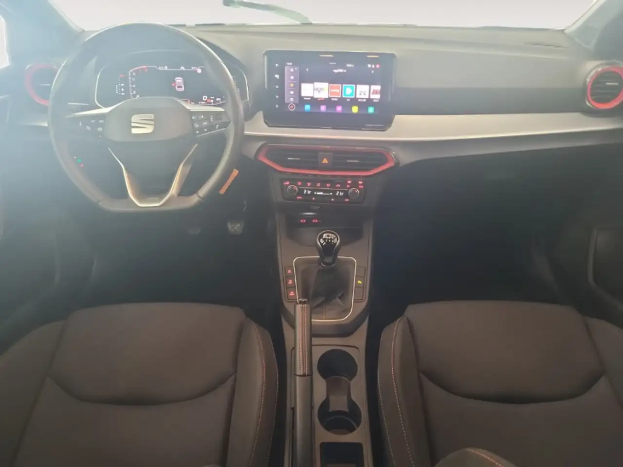 SEAT Ibiza FR NAV LED DIG-DISPLAY KAMERA TEMPOMAT APPLE/ANDR — Galería del vehículo 13