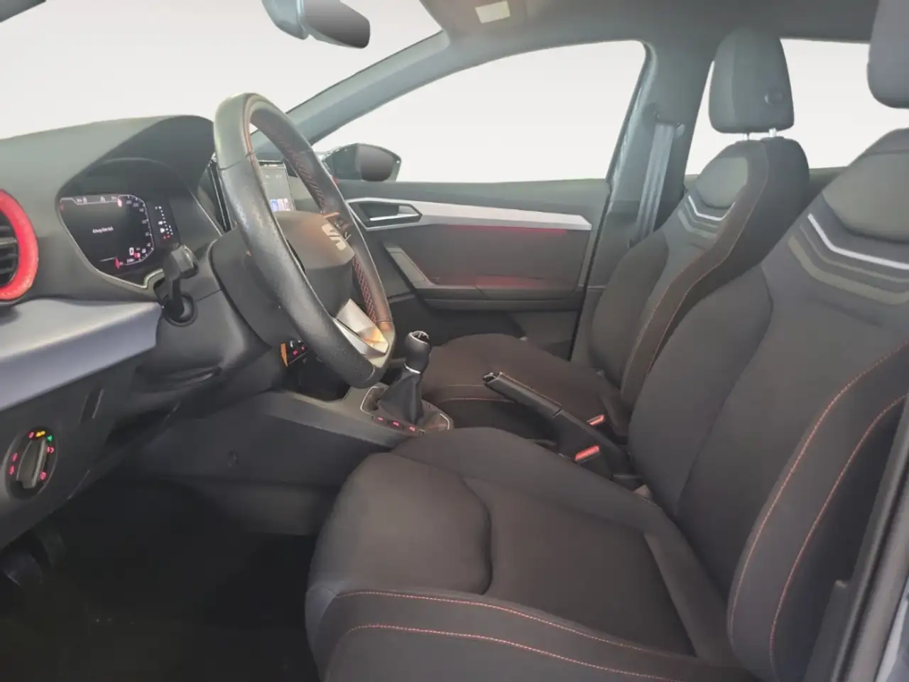 SEAT Ibiza FR NAV LED DIG-DISPLAY KAMERA TEMPOMAT APPLE/ANDR — Galería del vehículo 9