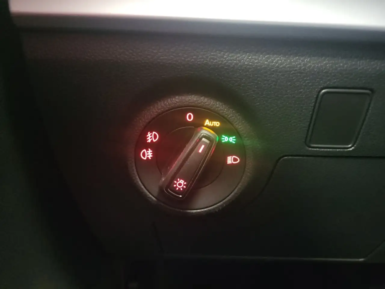 SEAT Ibiza FR NAV LED DIG-DISPLAY KAMERA TEMPOMAT APPLE/ANDR — Galería del vehículo 19