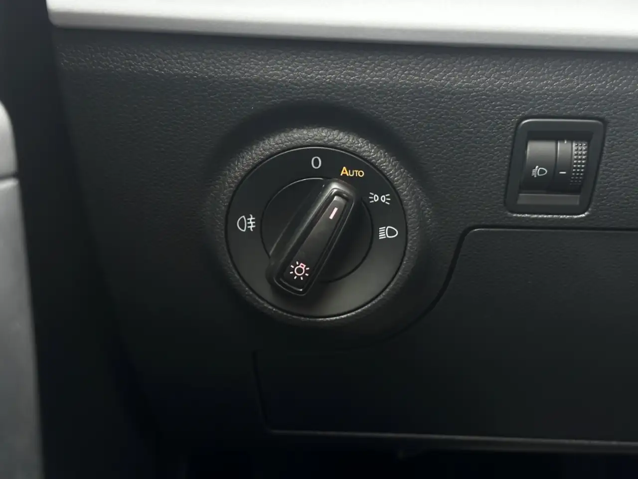 SEAT Arona 1.0 TSI Style Edition LED DAB FullLink USB 17Alu — Galería del vehículo 21