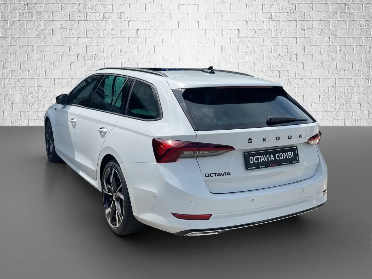 Skoda Octavia Combi 2.0 TSI DSG 4x4 - Sportline — Vehicle gallery 3