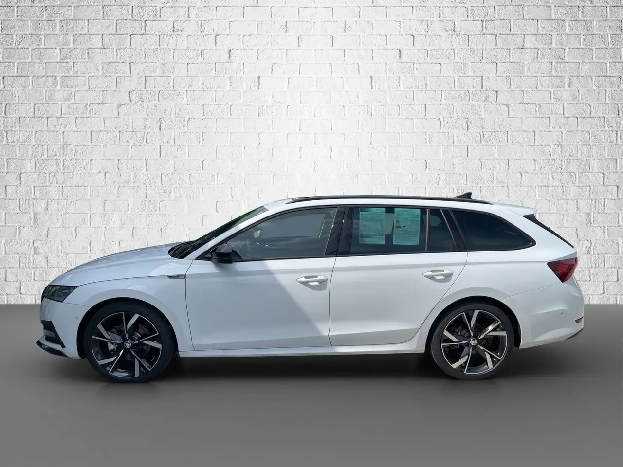Skoda Octavia Combi 2.0 TSI DSG 4x4 - Sportline — Vehicle gallery 2