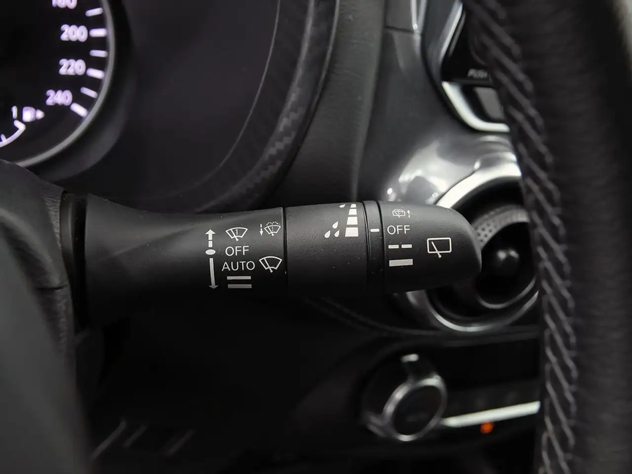 Nissan Juke DIG-T 84 kW (114 CV) 6M/T N-Connecta — معرض صور السيارة 16