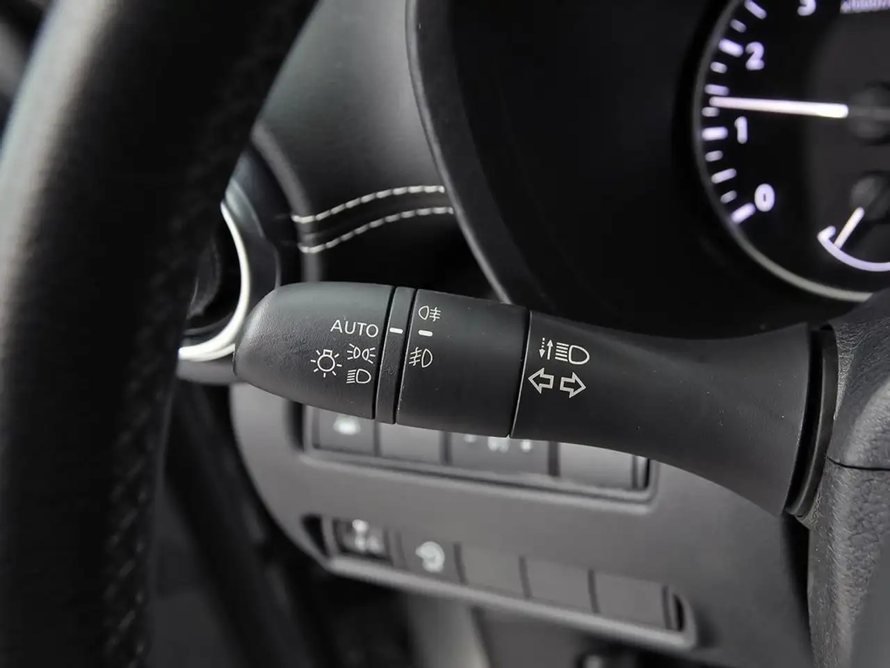 Nissan Juke DIG-T 84 kW (114 CV) 6M/T N-Connecta — معرض صور السيارة 15