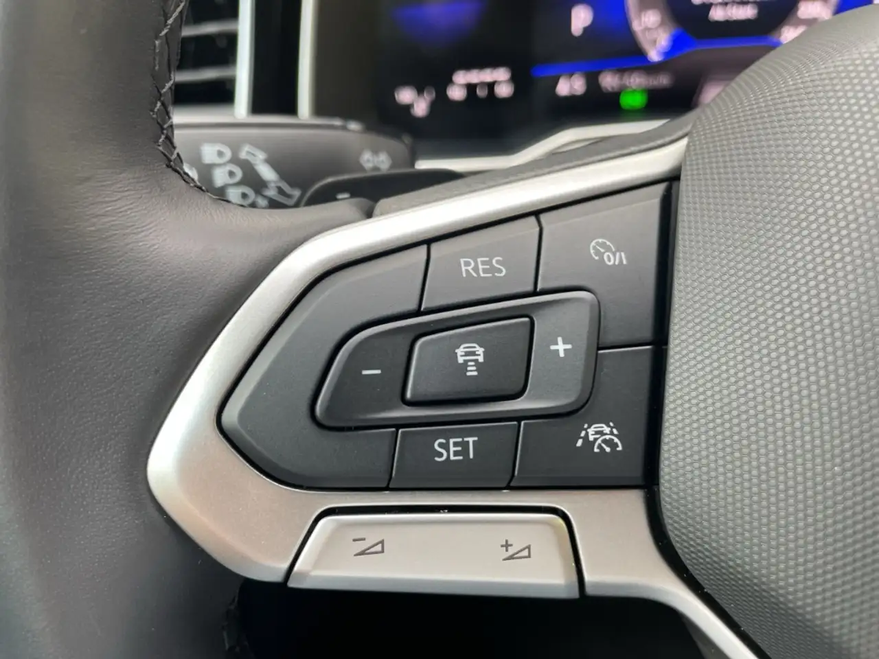 Volkswagen Taigo R-Line 1.0 TSI DSG IQ.LIGHT/Kamera/Navi/ACC — Galería del vehículo 12