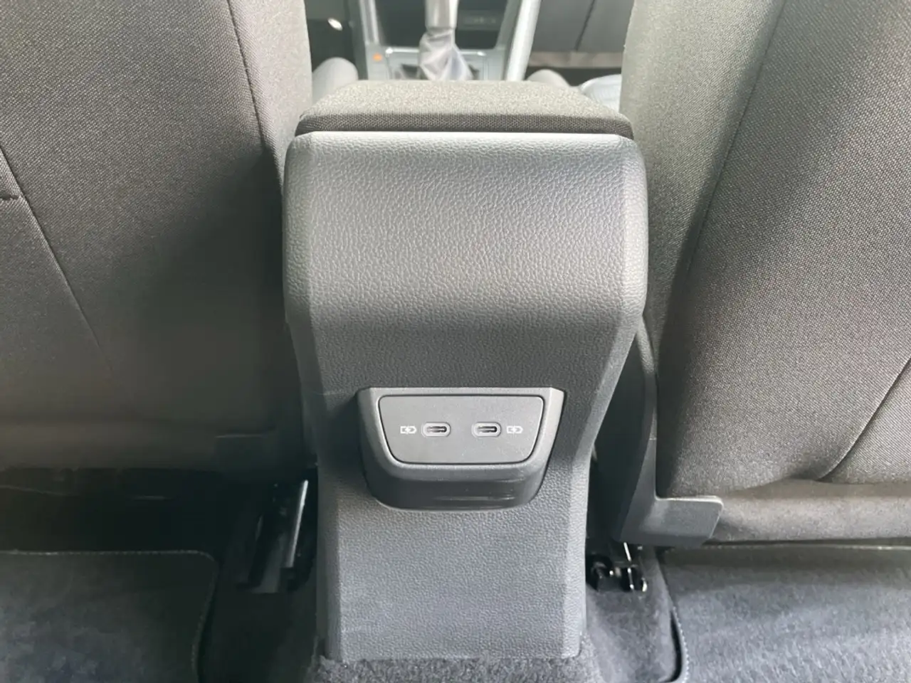 Volkswagen Taigo R-Line 1.0 TSI DSG IQ.LIGHT/Kamera/Navi/ACC — Galería del vehículo 26