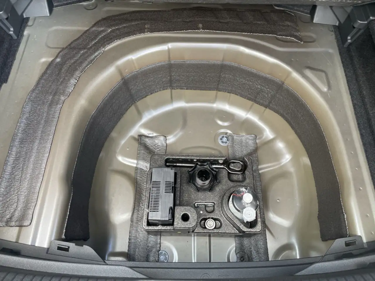 Volkswagen Taigo R-Line 1.0 TSI DSG IQ.LIGHT/Kamera/Navi/ACC — Galería del vehículo 28
