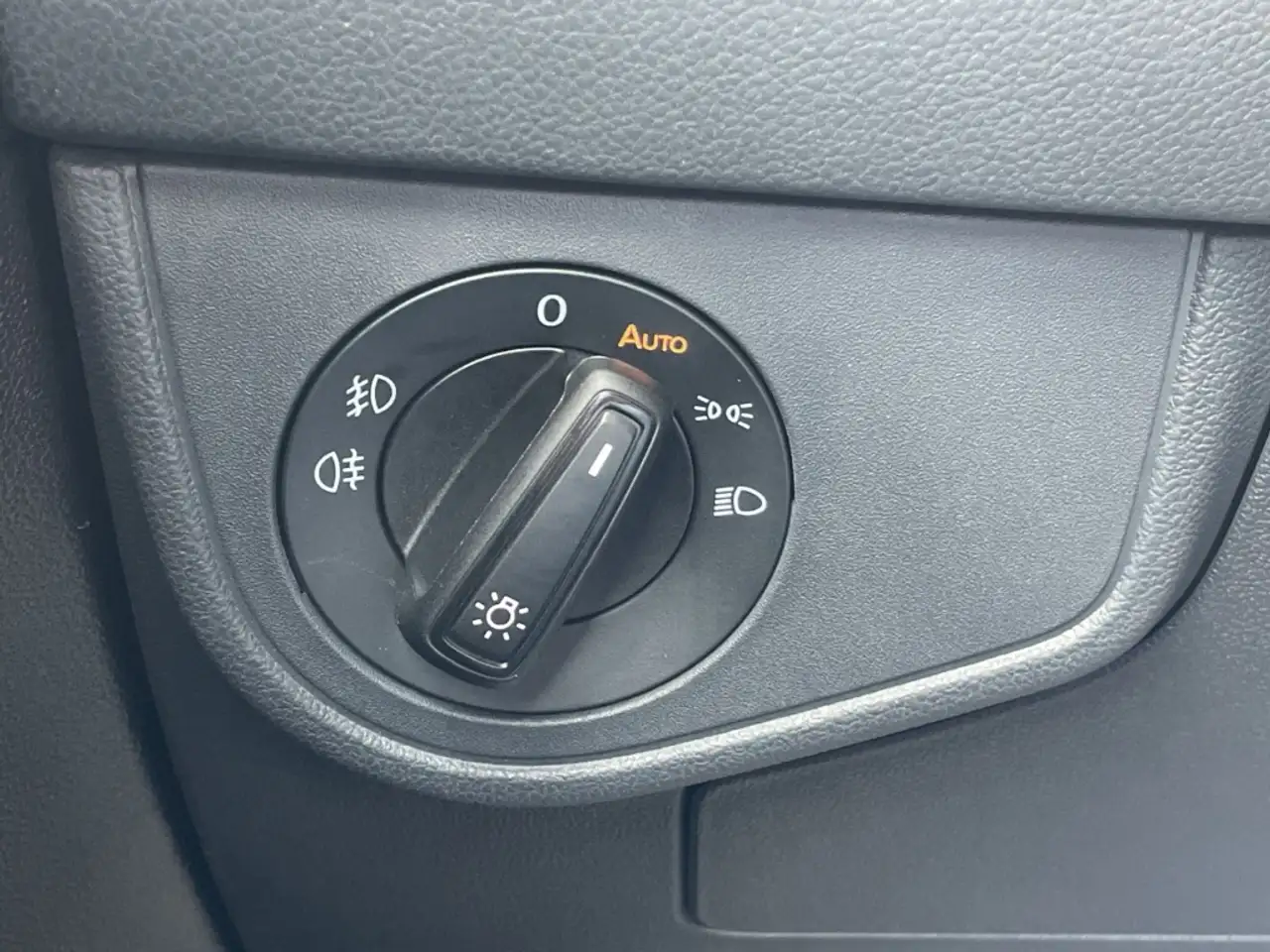 Volkswagen Taigo R-Line 1.0 TSI DSG IQ.LIGHT/Kamera/Navi/ACC — Galería del vehículo 31