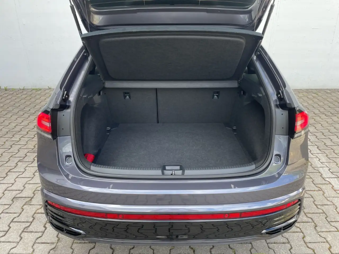 Volkswagen Taigo R-Line 1.0 TSI DSG IQ.LIGHT/Kamera/Navi/ACC — Galería del vehículo 27